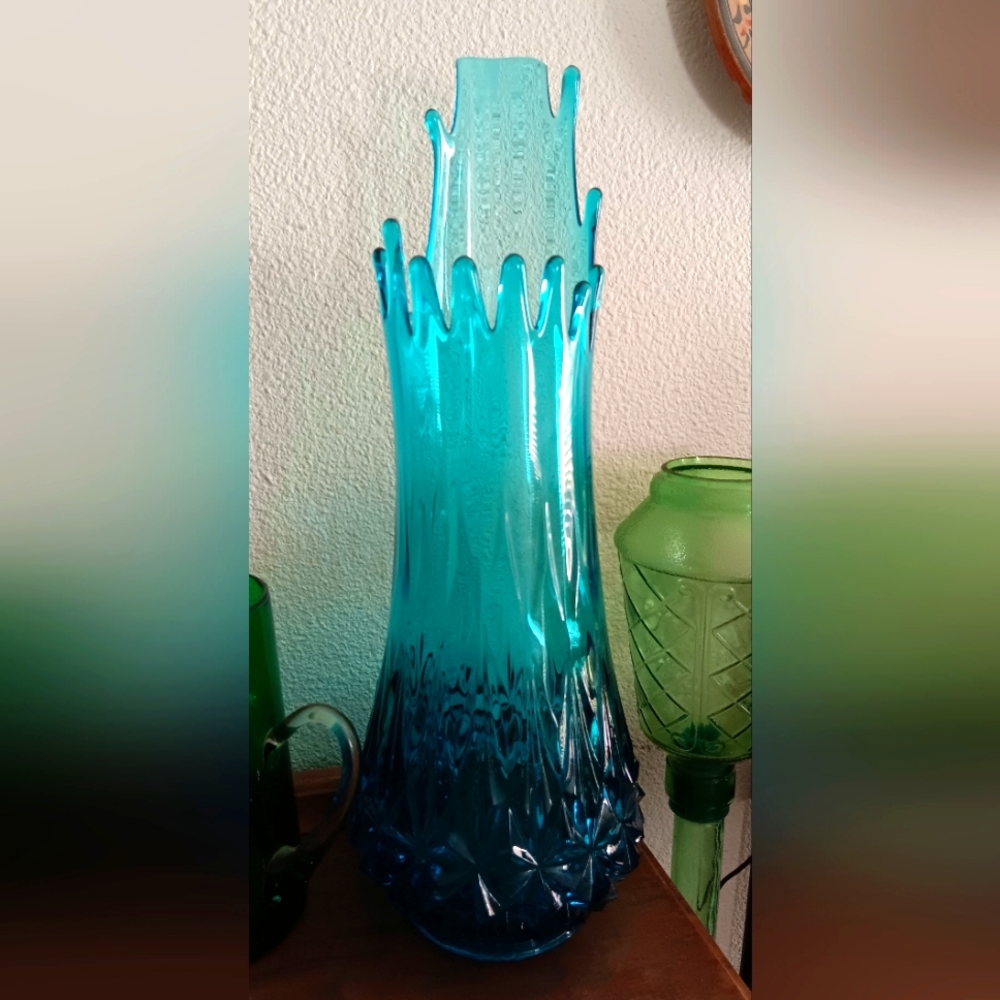 LE Smith Peacock Blue Diamond Butt 20" MCM Swung Glass Vase Excellent Condition